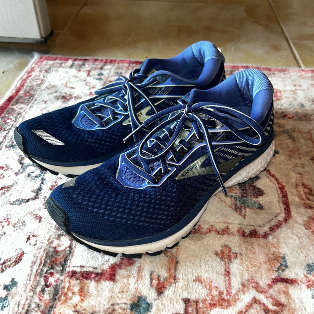 Brooks Ghost 12 running shoes